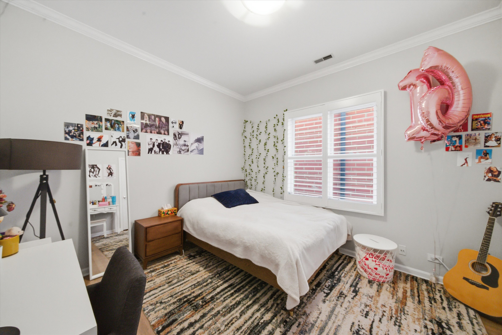 540 W Oakdale Avenue Unit: 4E