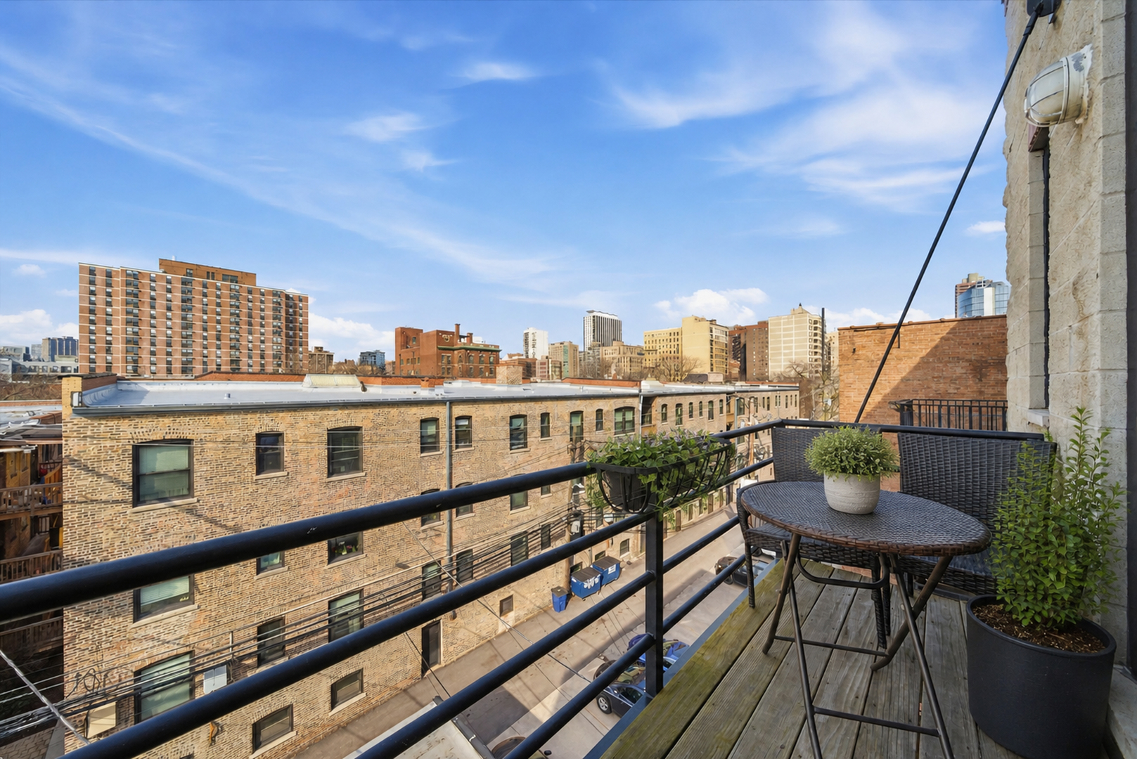 540 W Oakdale Avenue Unit: 4E