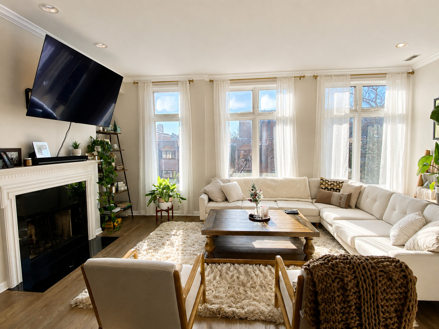 540 W Oakdale Avenue Unit: 4E