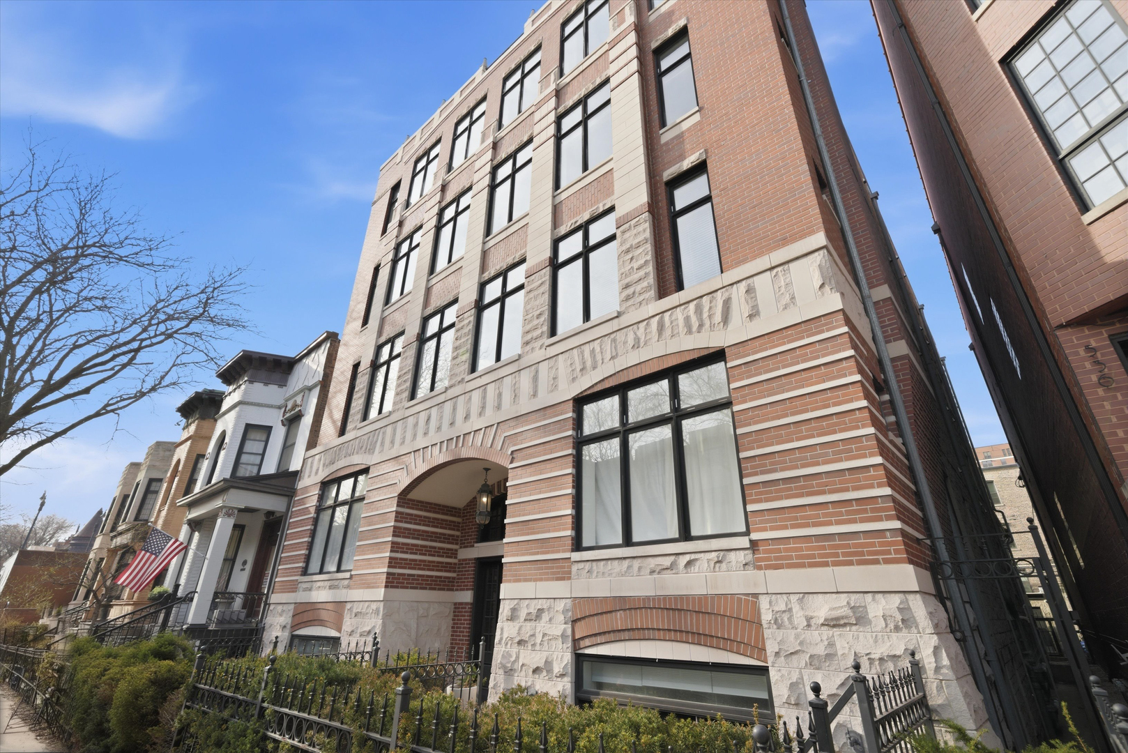 540 W Oakdale Avenue Unit: 4E