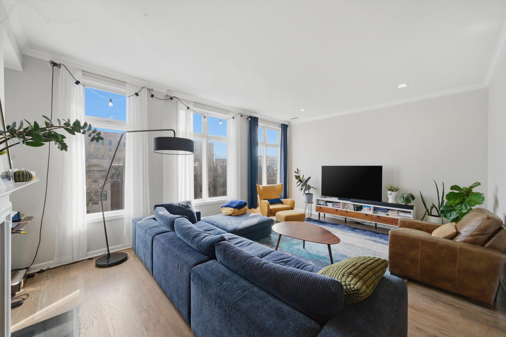 540 W Oakdale Avenue Unit: 4E