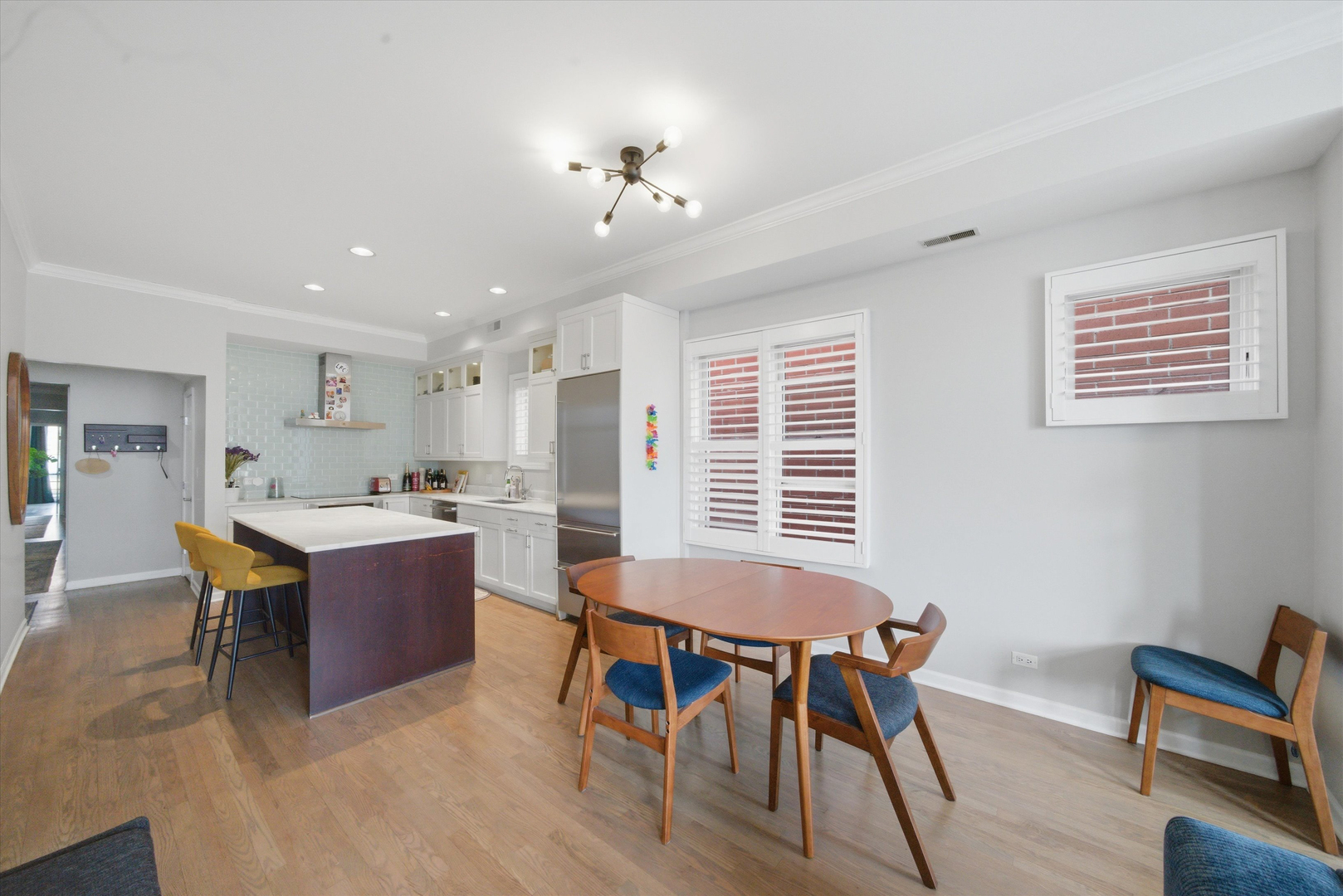 540 W Oakdale Avenue Unit: 4E