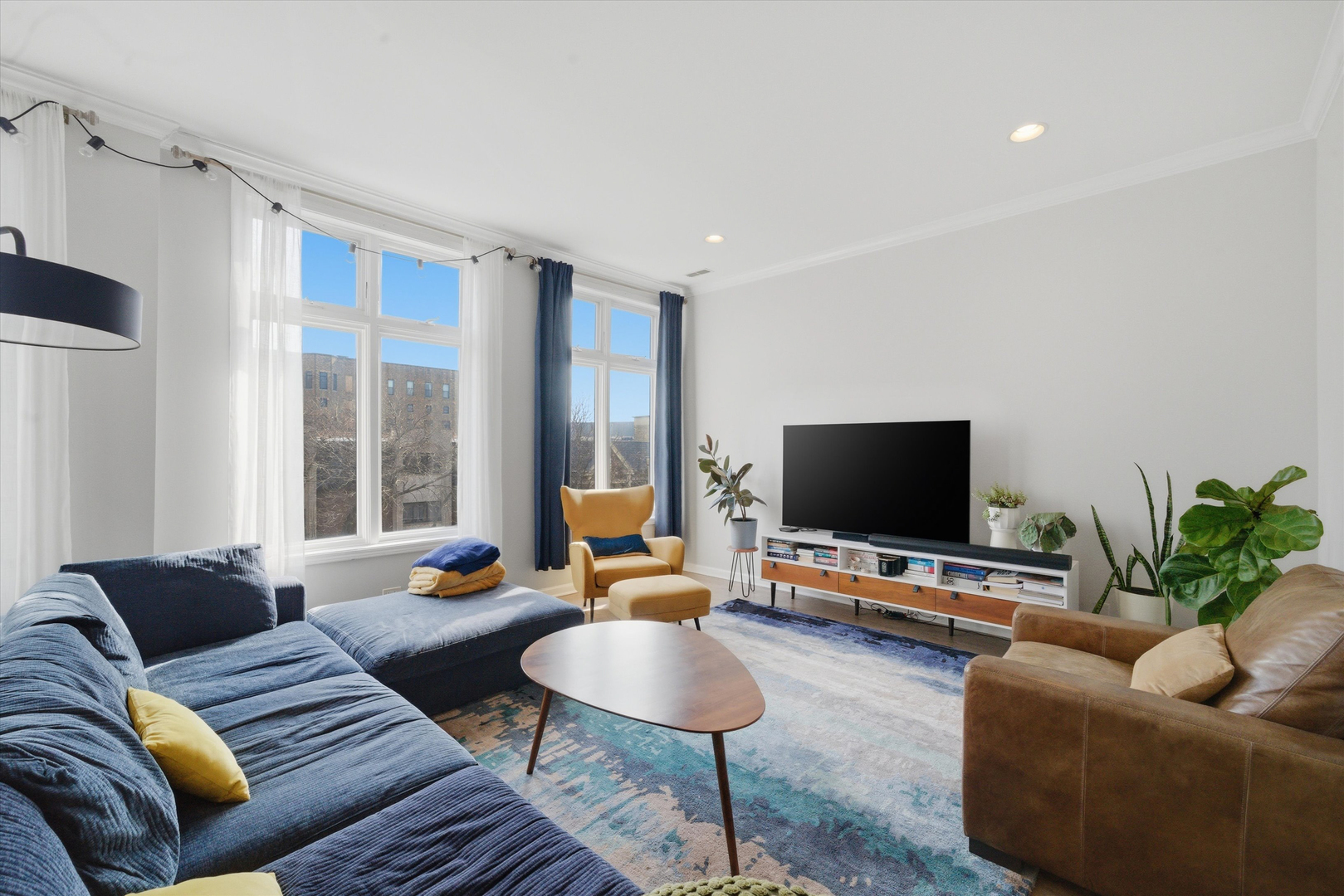 540 W Oakdale Avenue Unit: 4E