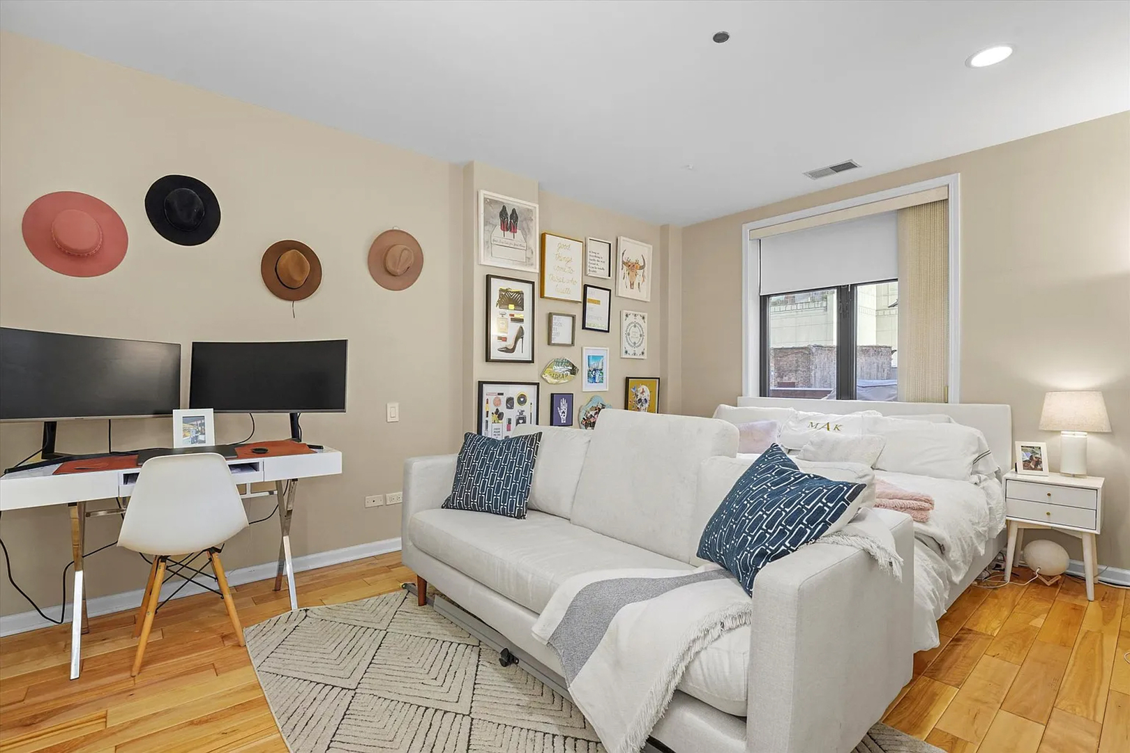 33 W Huron Street Unit: 413