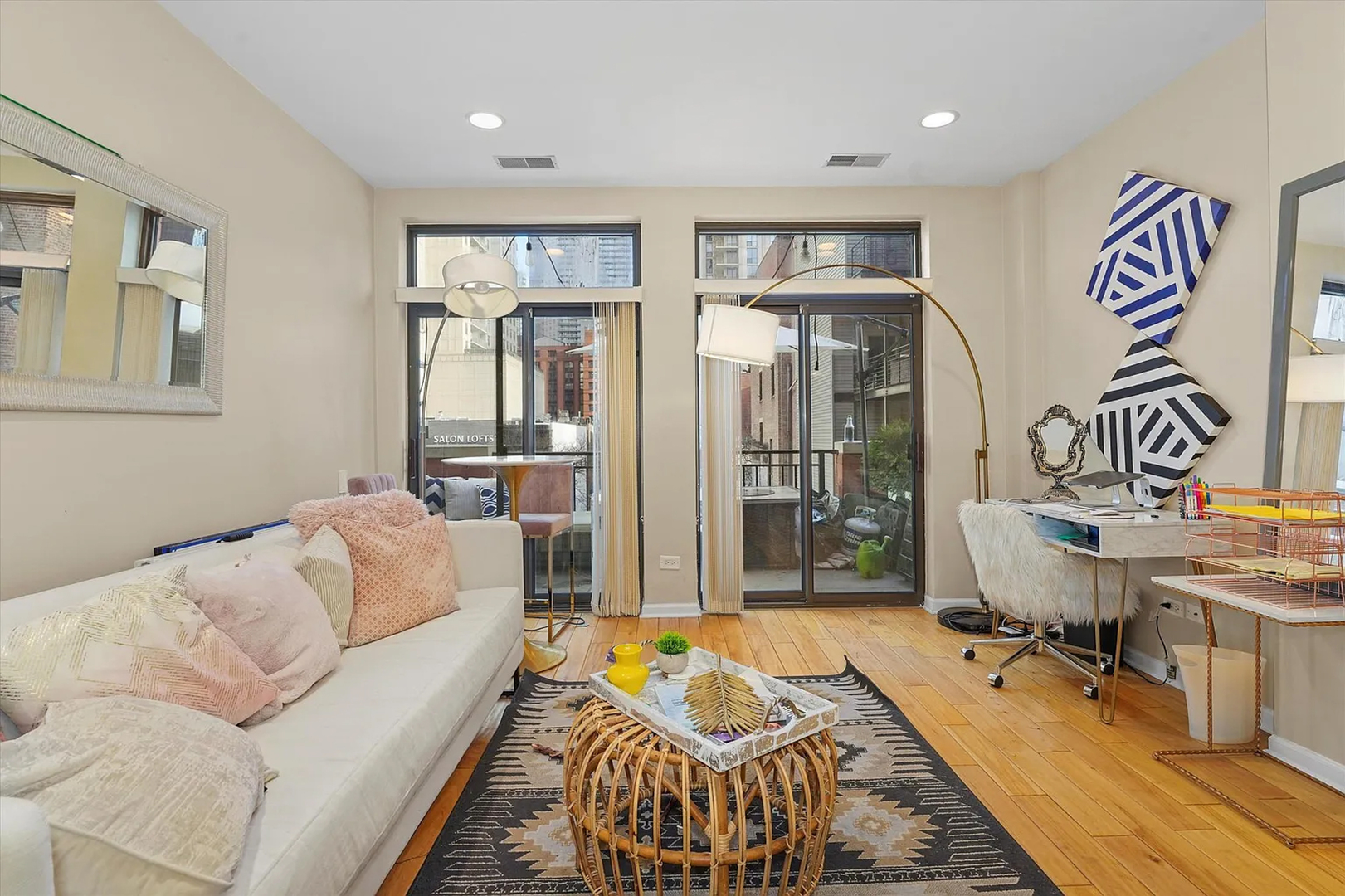 33 W Huron Street Unit: 413