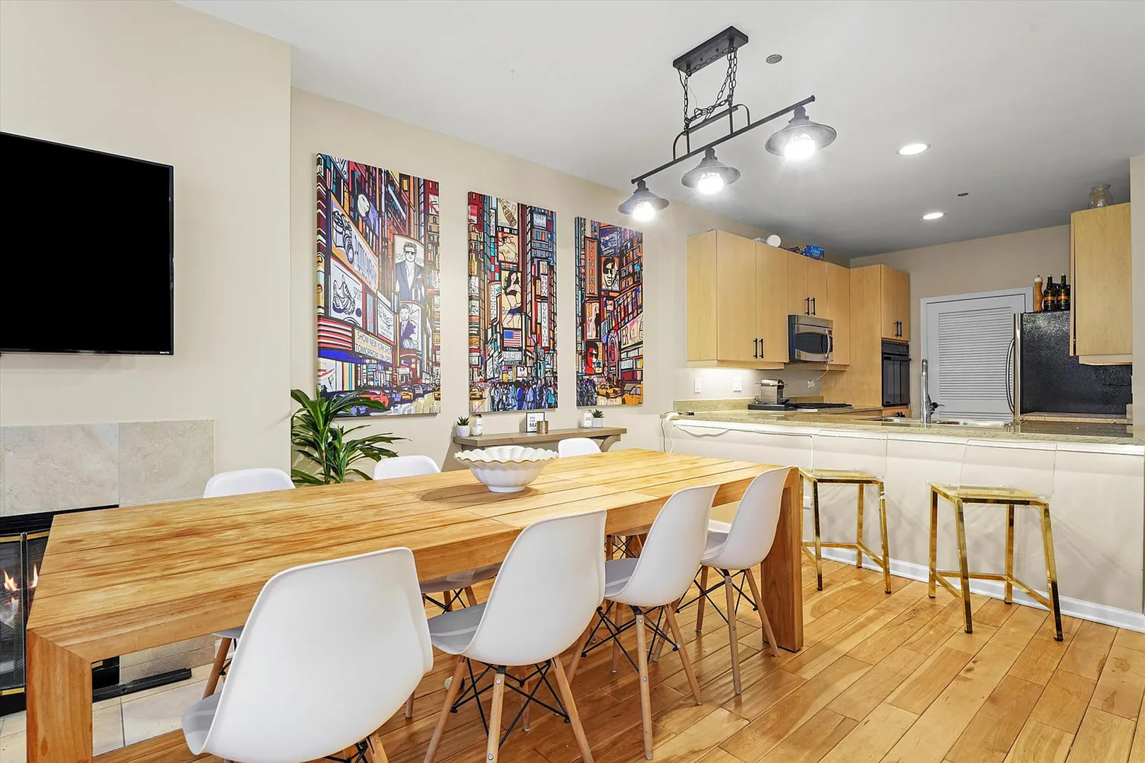 33 W Huron Street Unit: 413