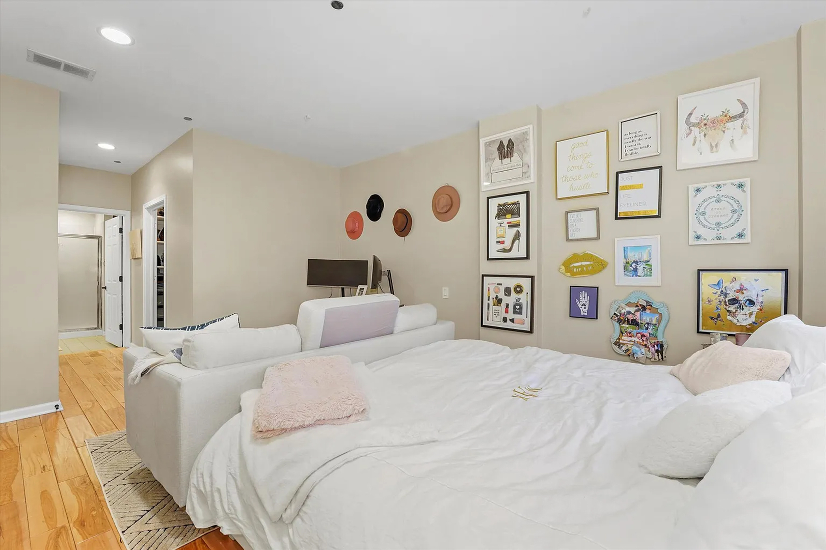 33 W Huron Street Unit: 413