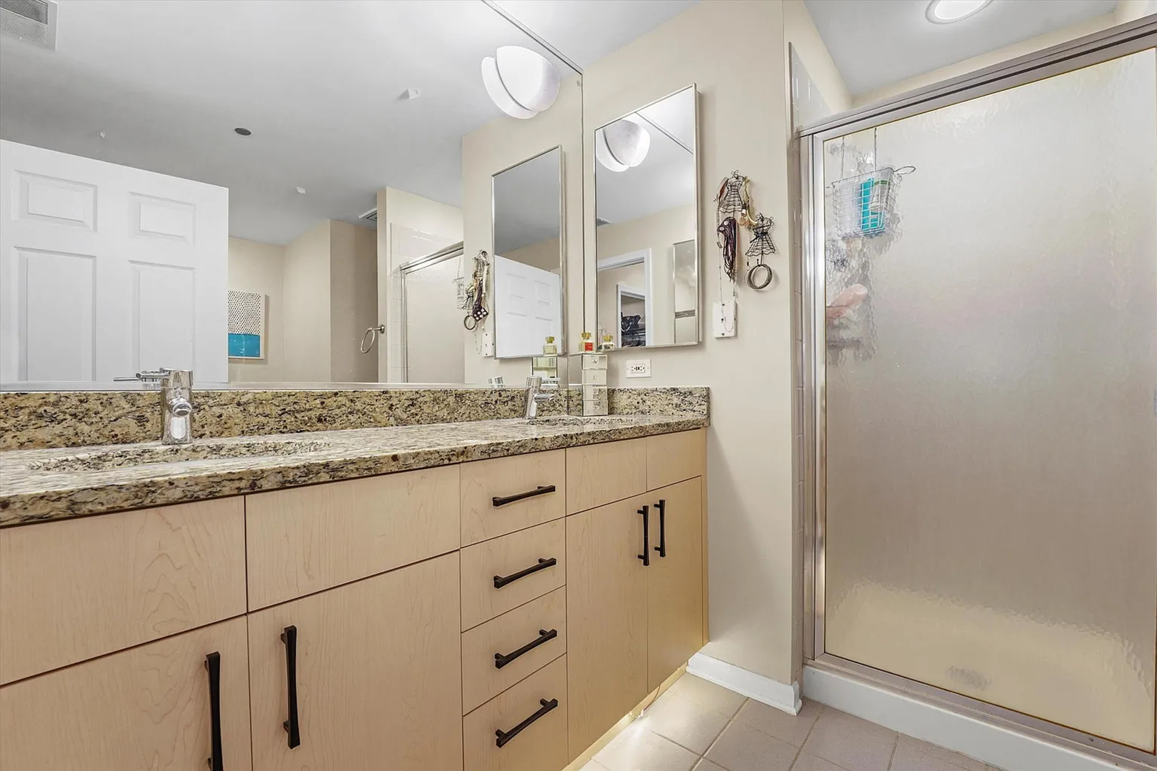 33 W Huron Street Unit: 413
