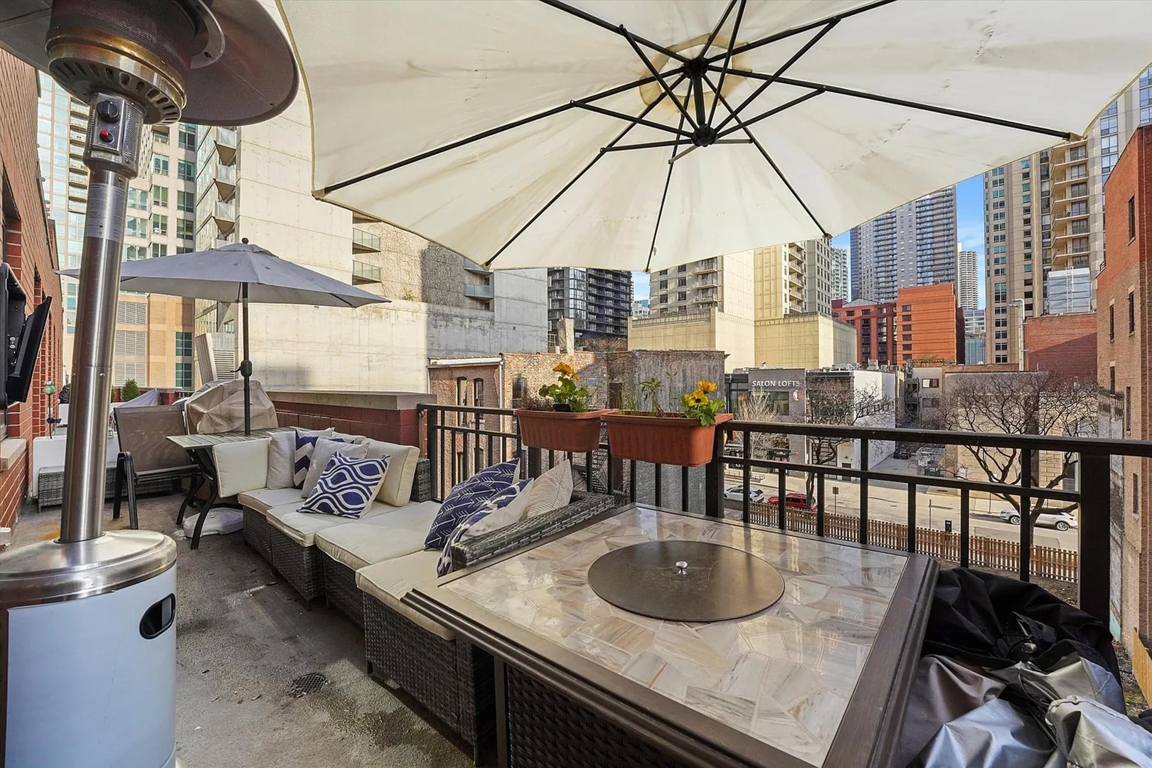 33 W Huron Street Unit: 413