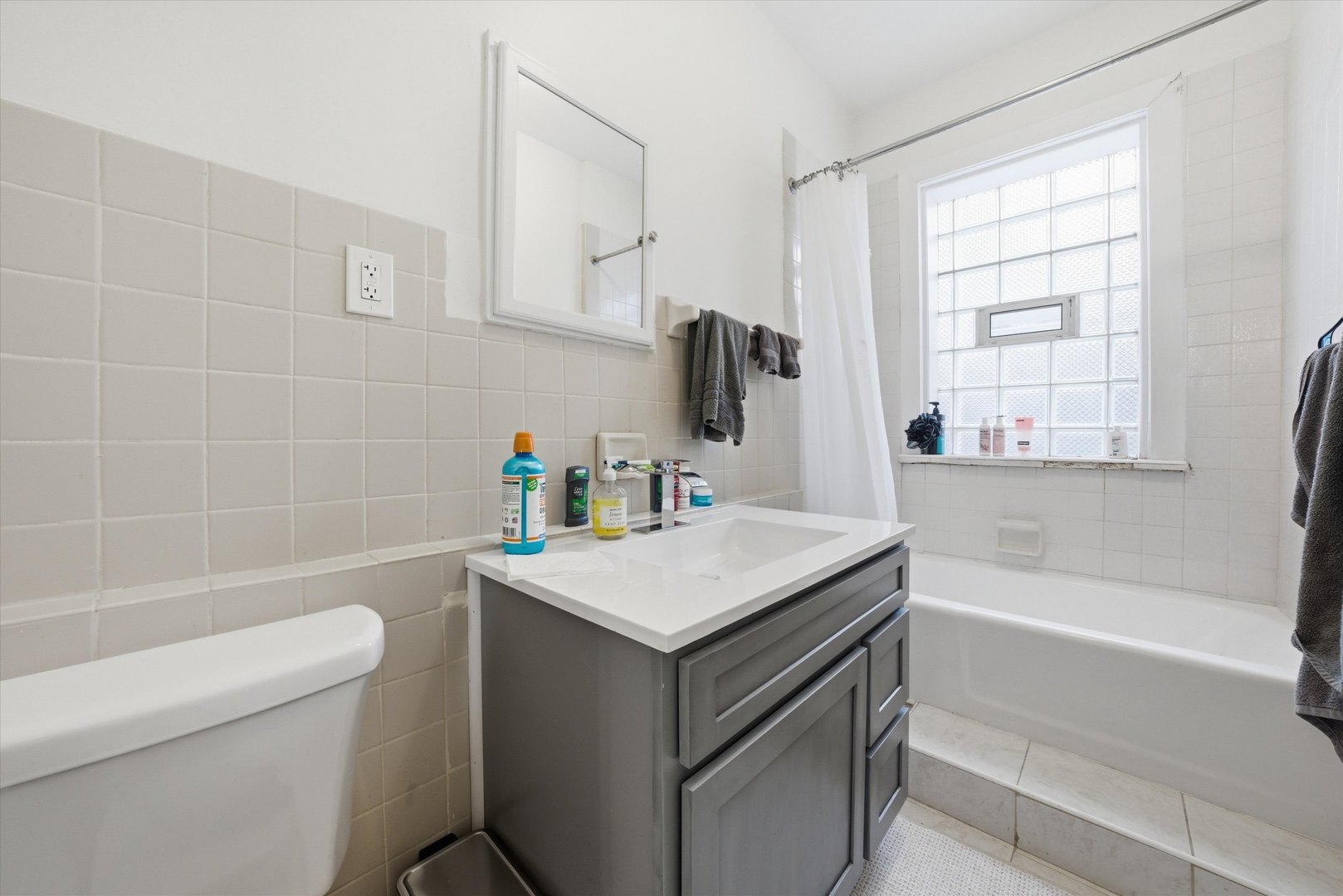 5210 S Ingleside Avenue Unit: 2