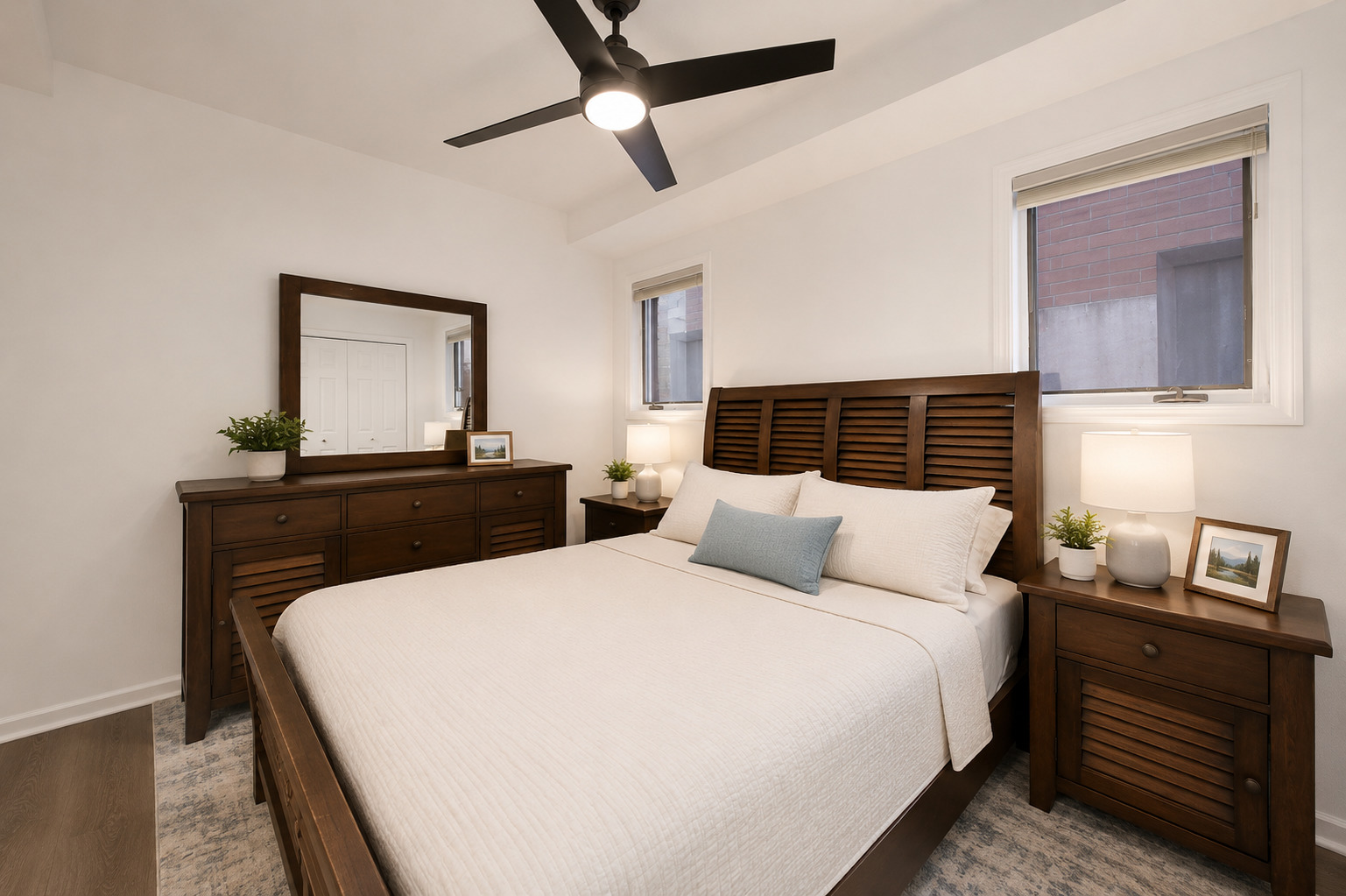 924 W Wolfram Street Unit: 1