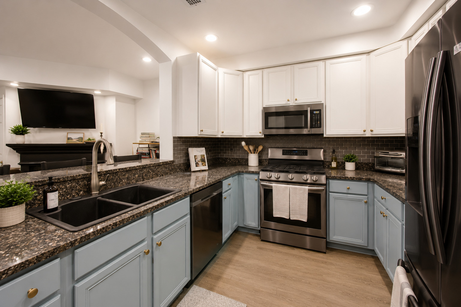 924 W Wolfram Street Unit: 1