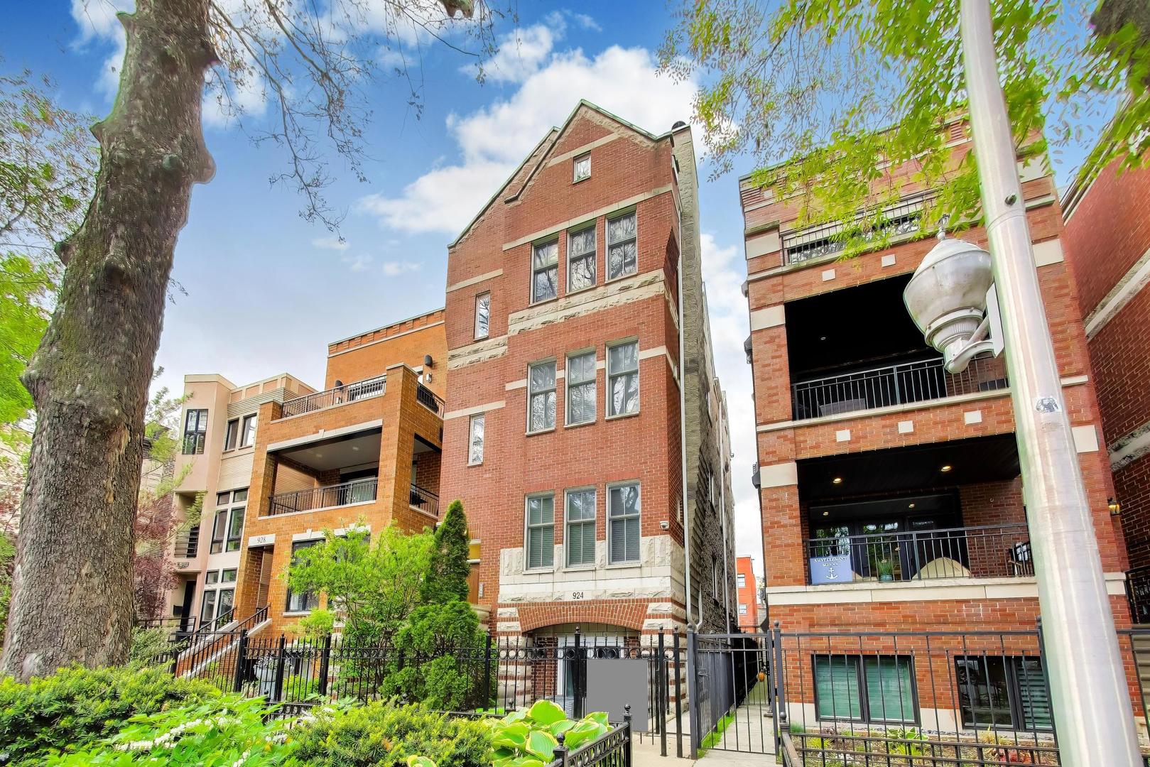 924 W Wolfram Street Unit: 1