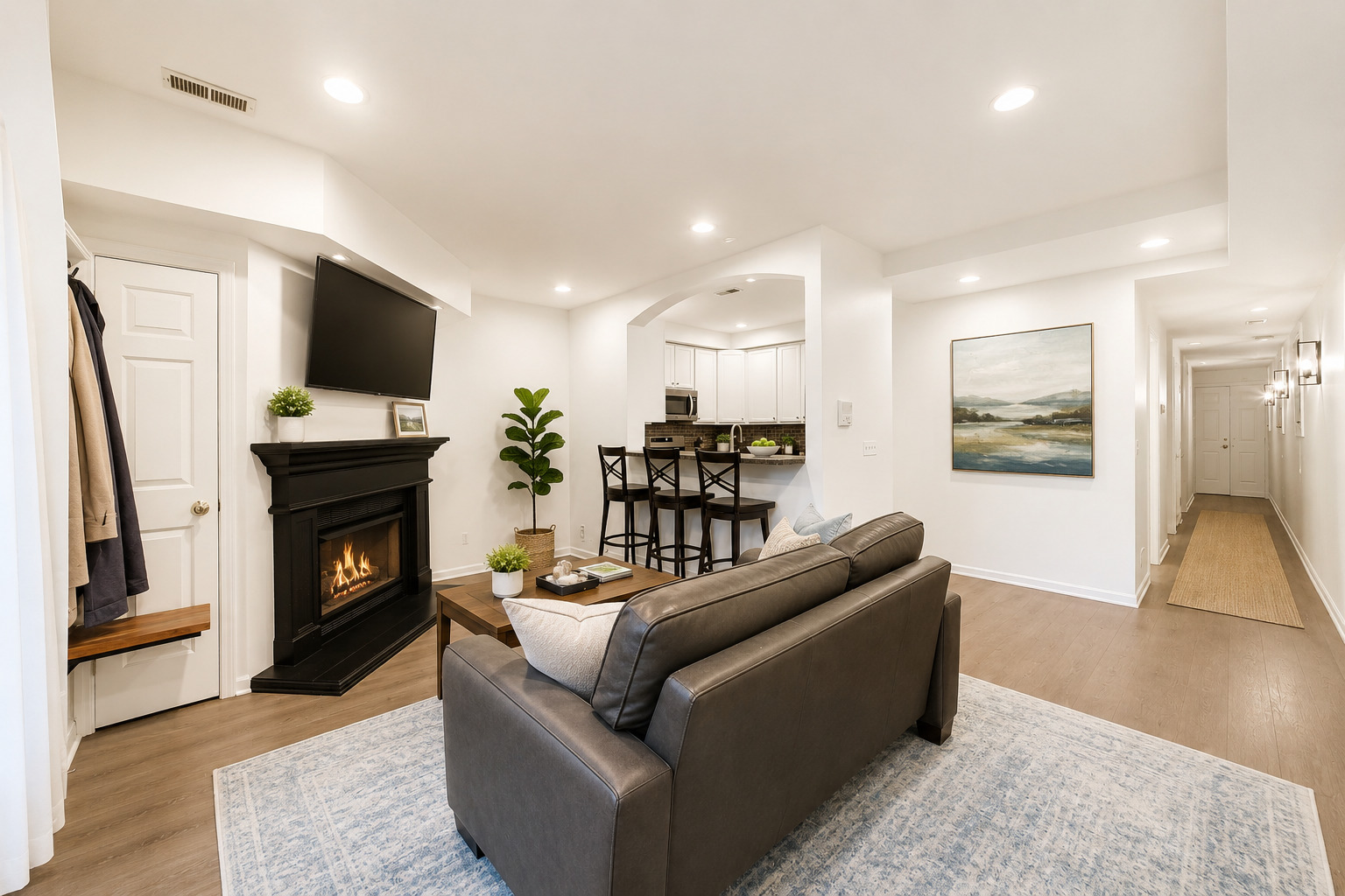 924 W Wolfram Street Unit: 1