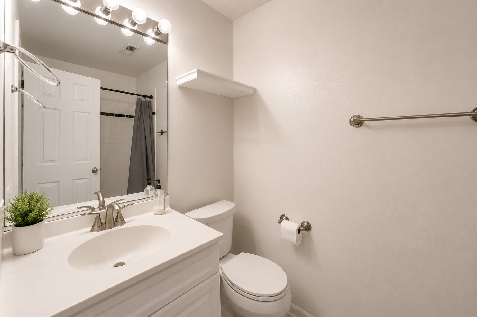 924 W Wolfram Street Unit: 1