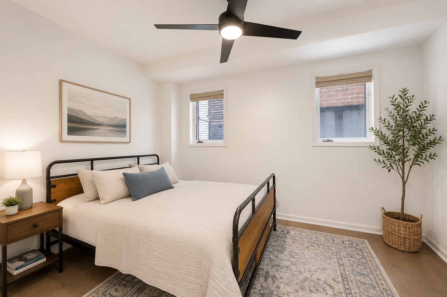 924 W Wolfram Street Unit: 1