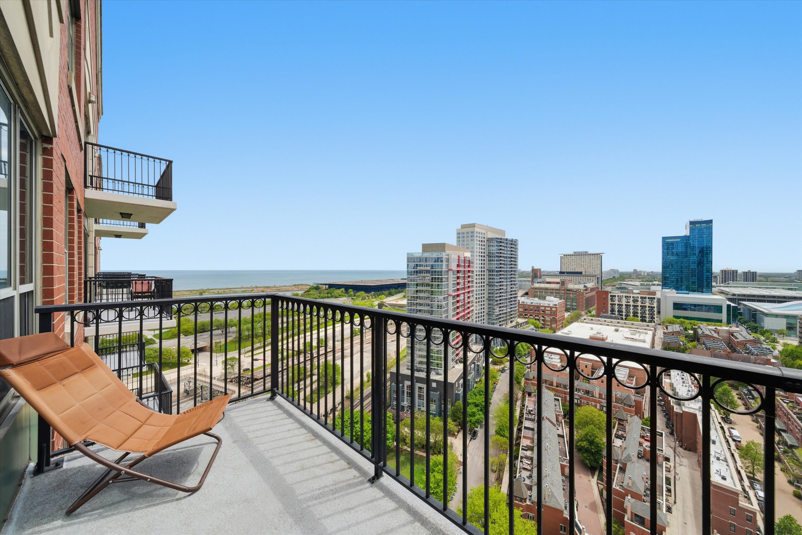 1717 S Prairie Avenue Unit: 2207