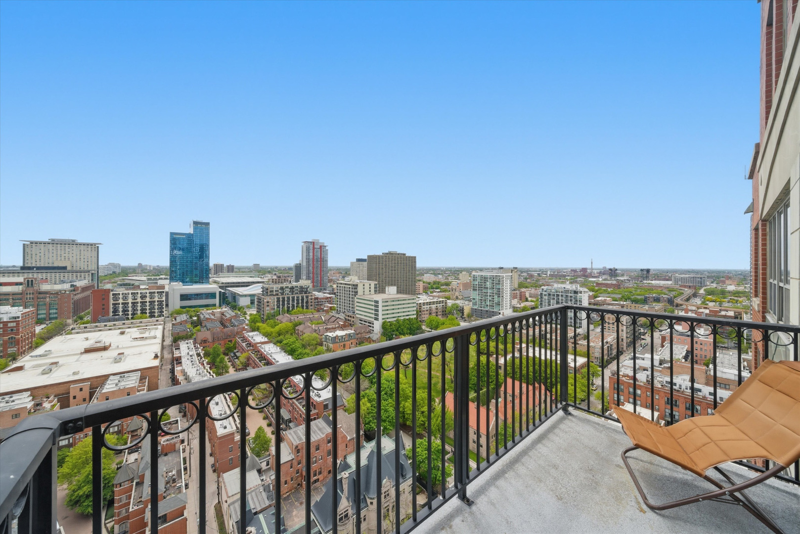 1717 S Prairie Avenue Unit: 2207