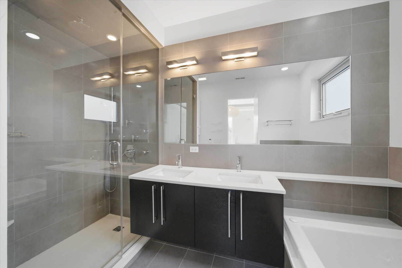 1335 N Bosworth Avenue Unit: 2N