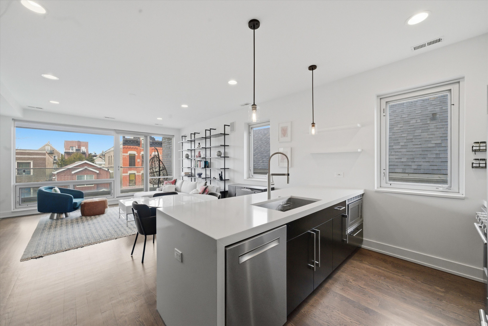 1335 N Bosworth Avenue Unit: 2N