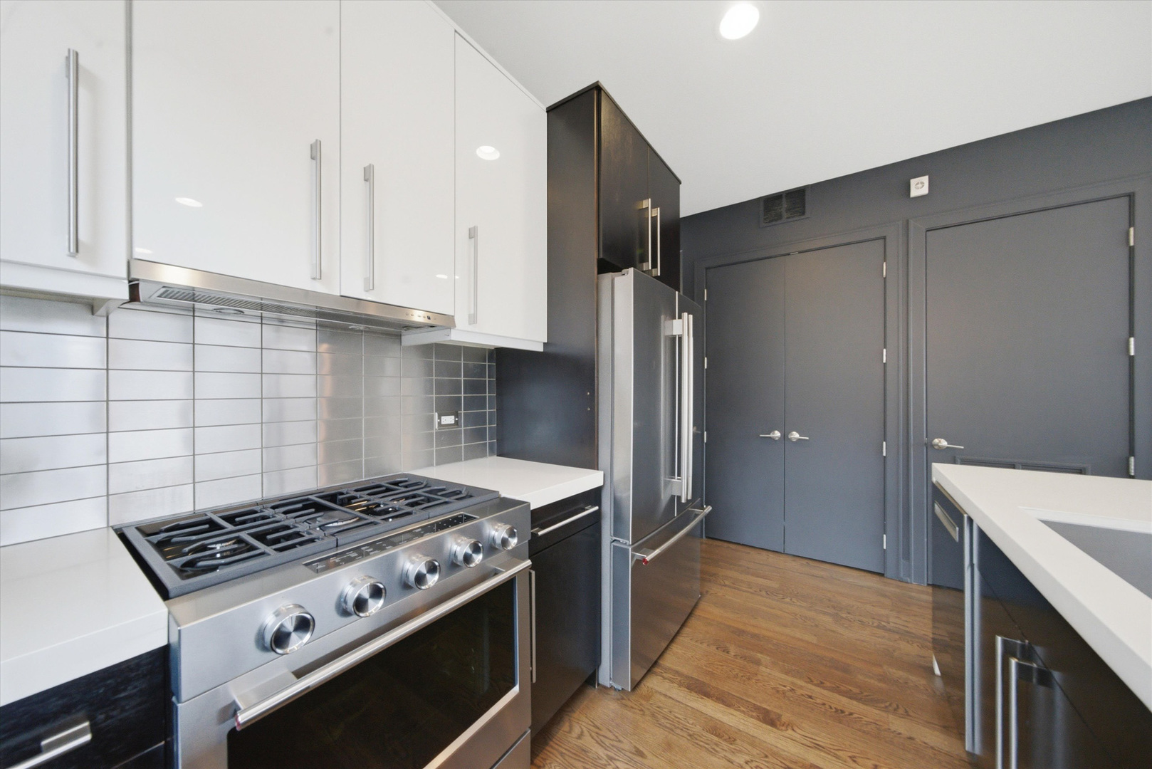 1335 N Bosworth Avenue Unit: 2N