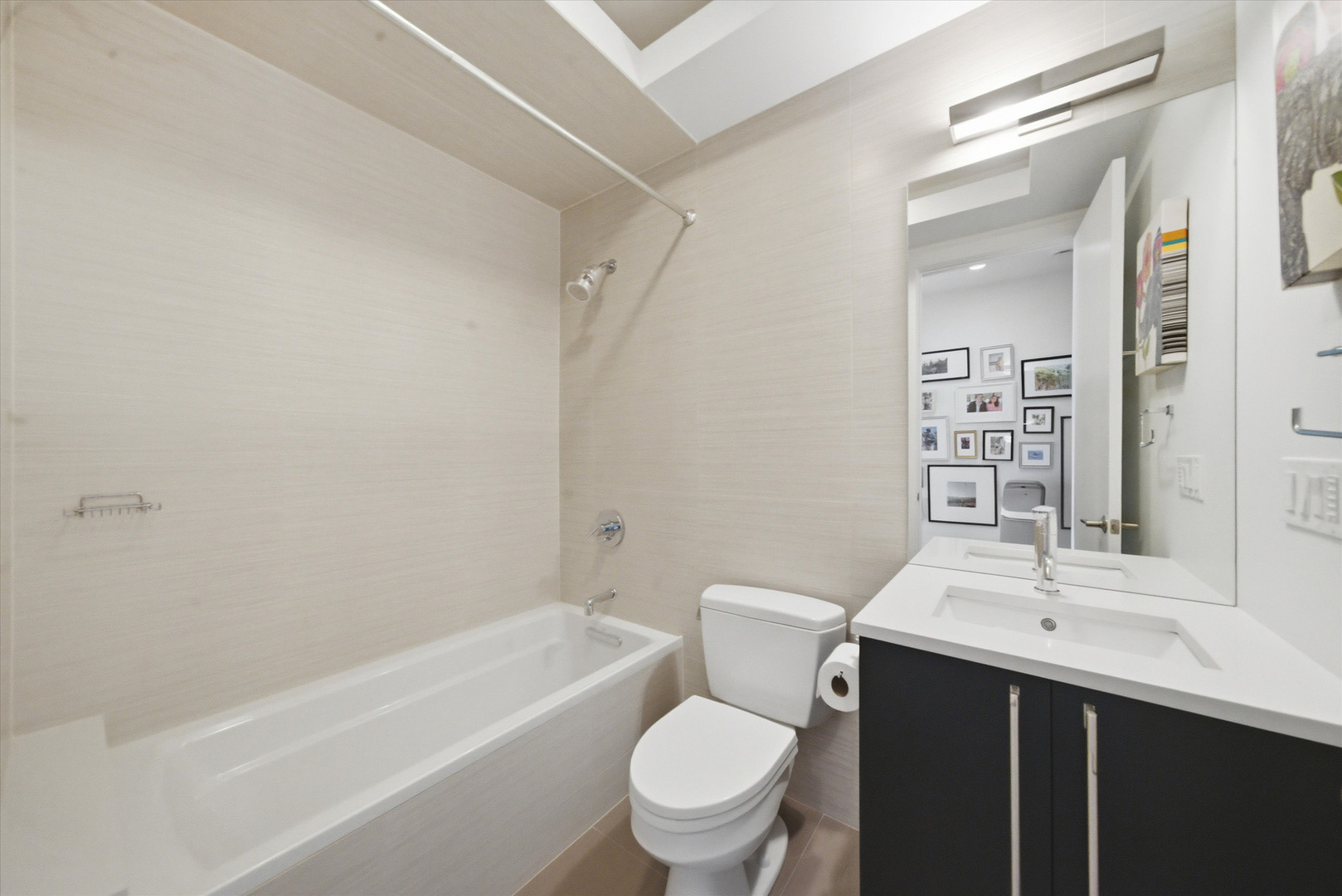 1335 N Bosworth Avenue Unit: 2N