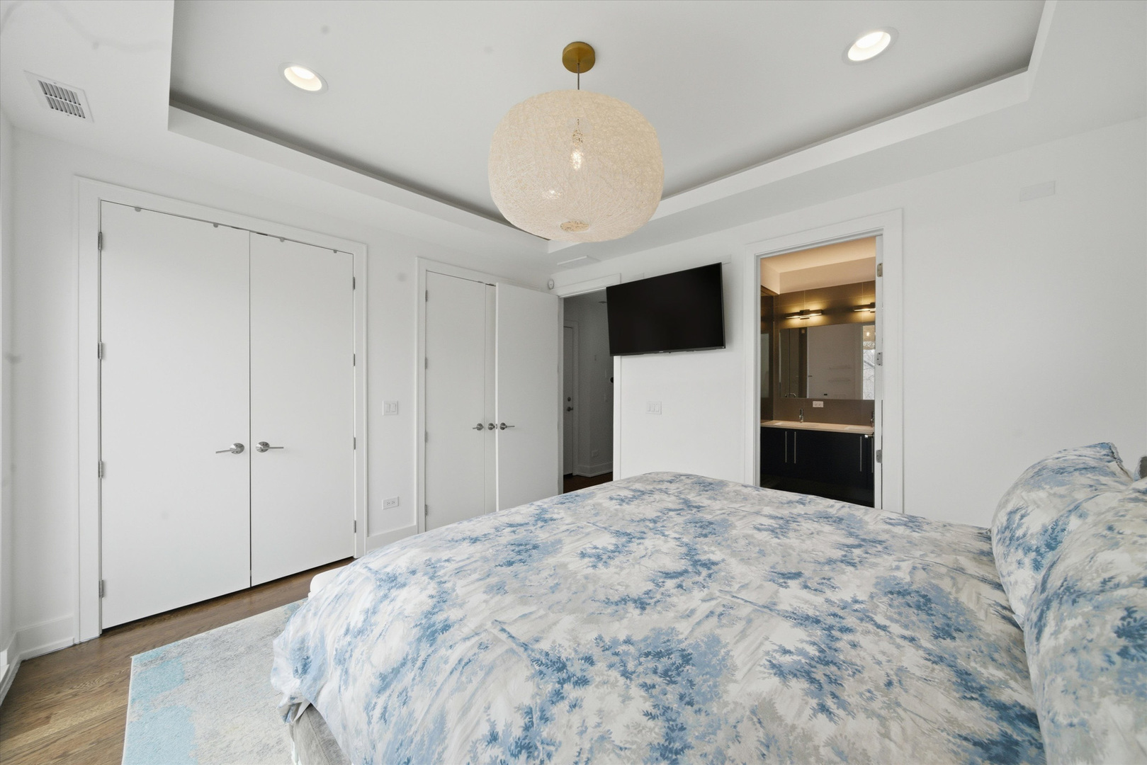 1335 N Bosworth Avenue Unit: 2N