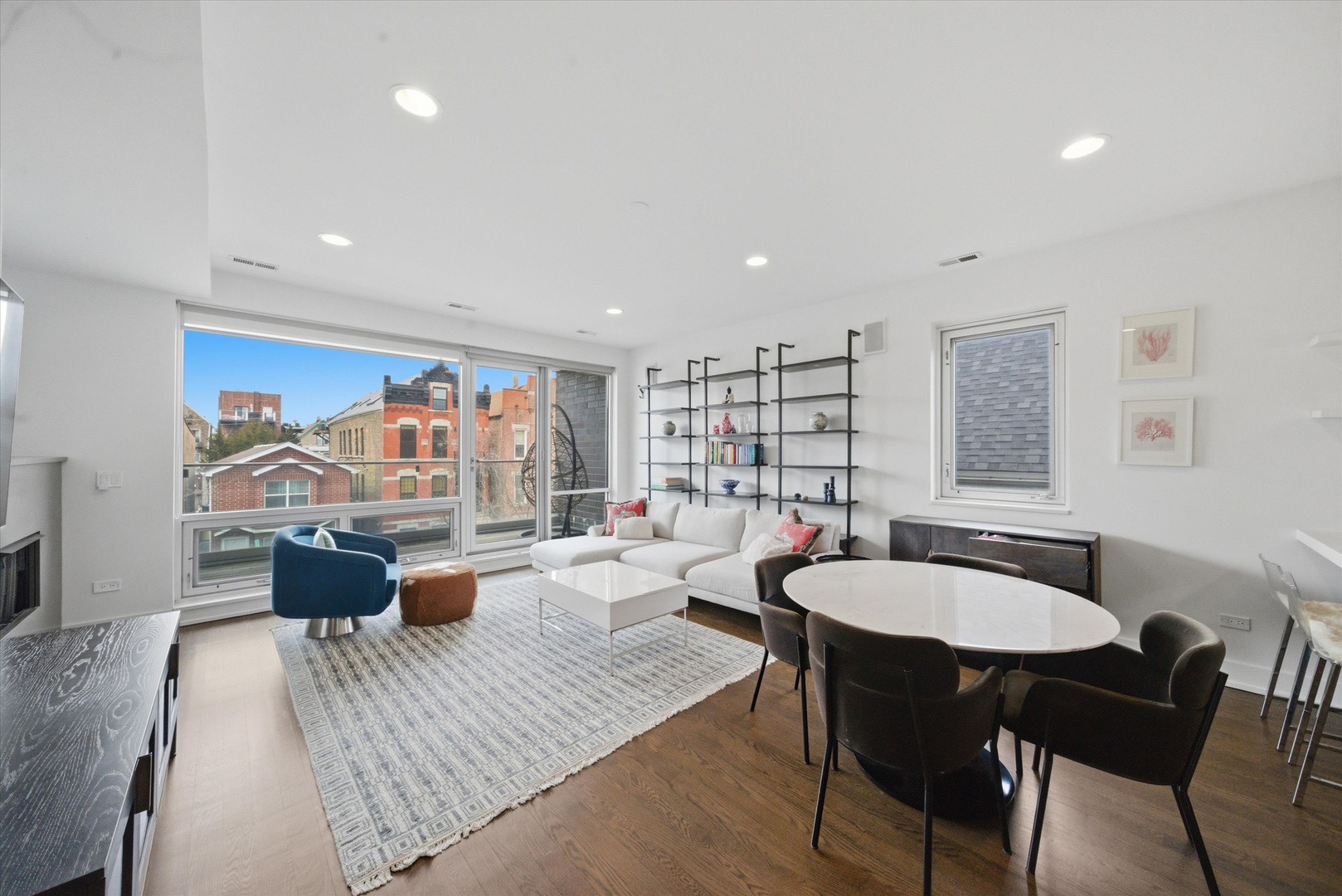 1335 N Bosworth Avenue Unit: 2N
