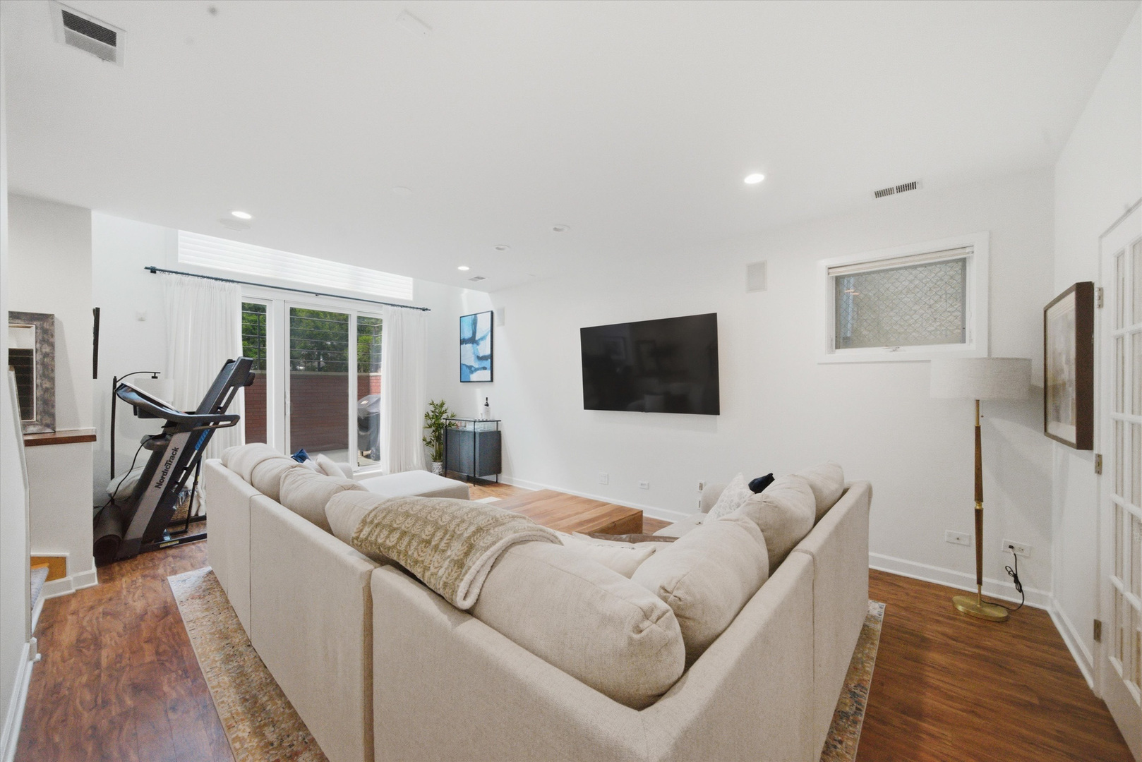 823 N Marshfield Avenue Unit: 1