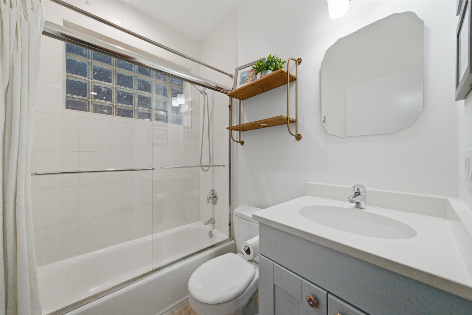 823 N Marshfield Avenue Unit: 1
