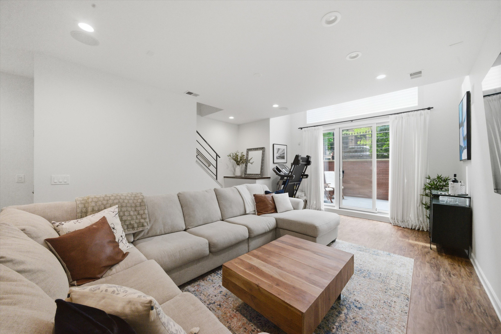 823 N Marshfield Avenue Unit: 1