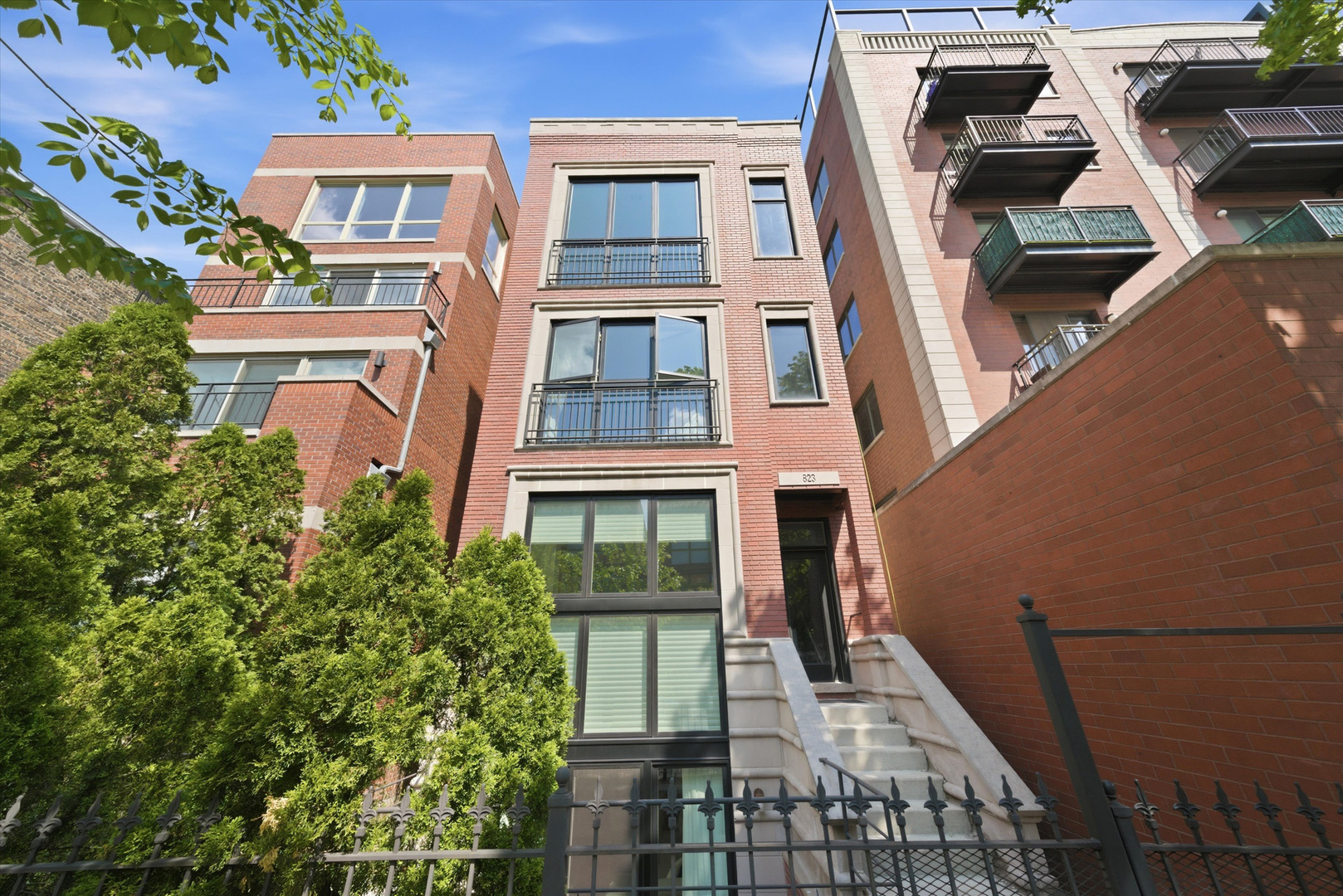 823 N Marshfield Avenue Unit: 1