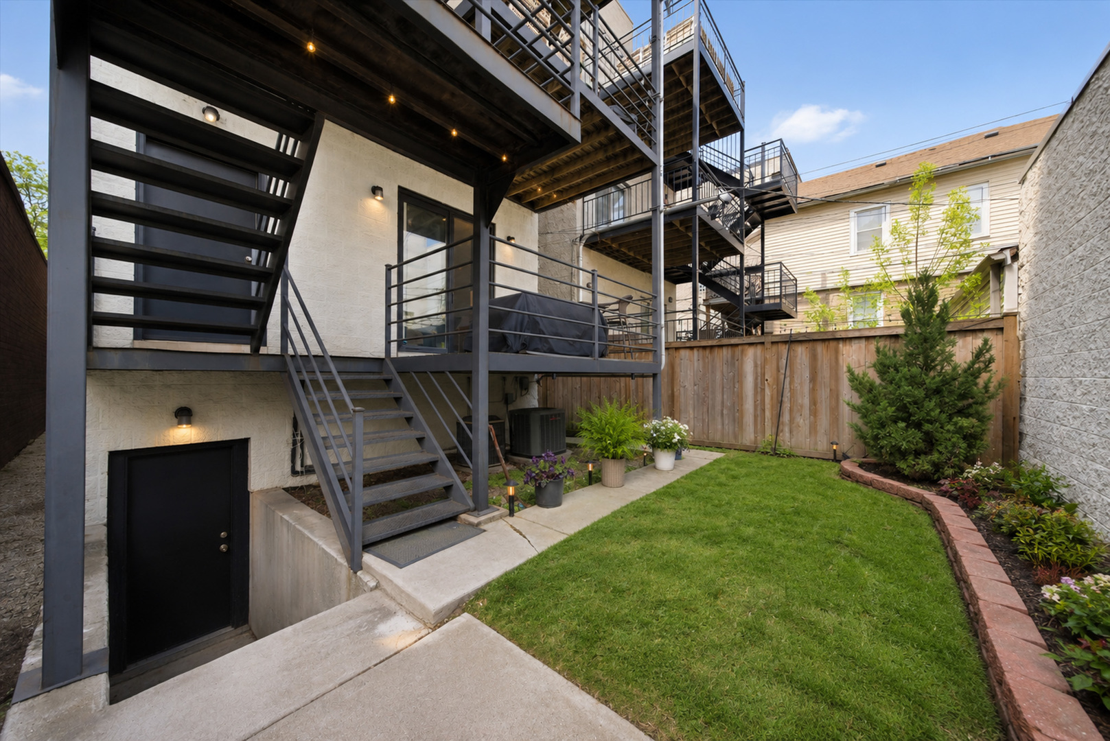 823 N Marshfield Avenue Unit: 1
