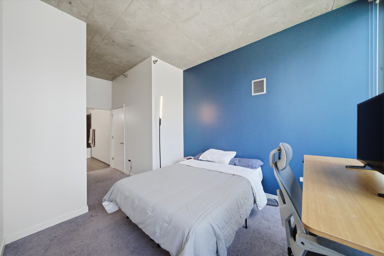 235 W Van Buren Street Unit: 2615