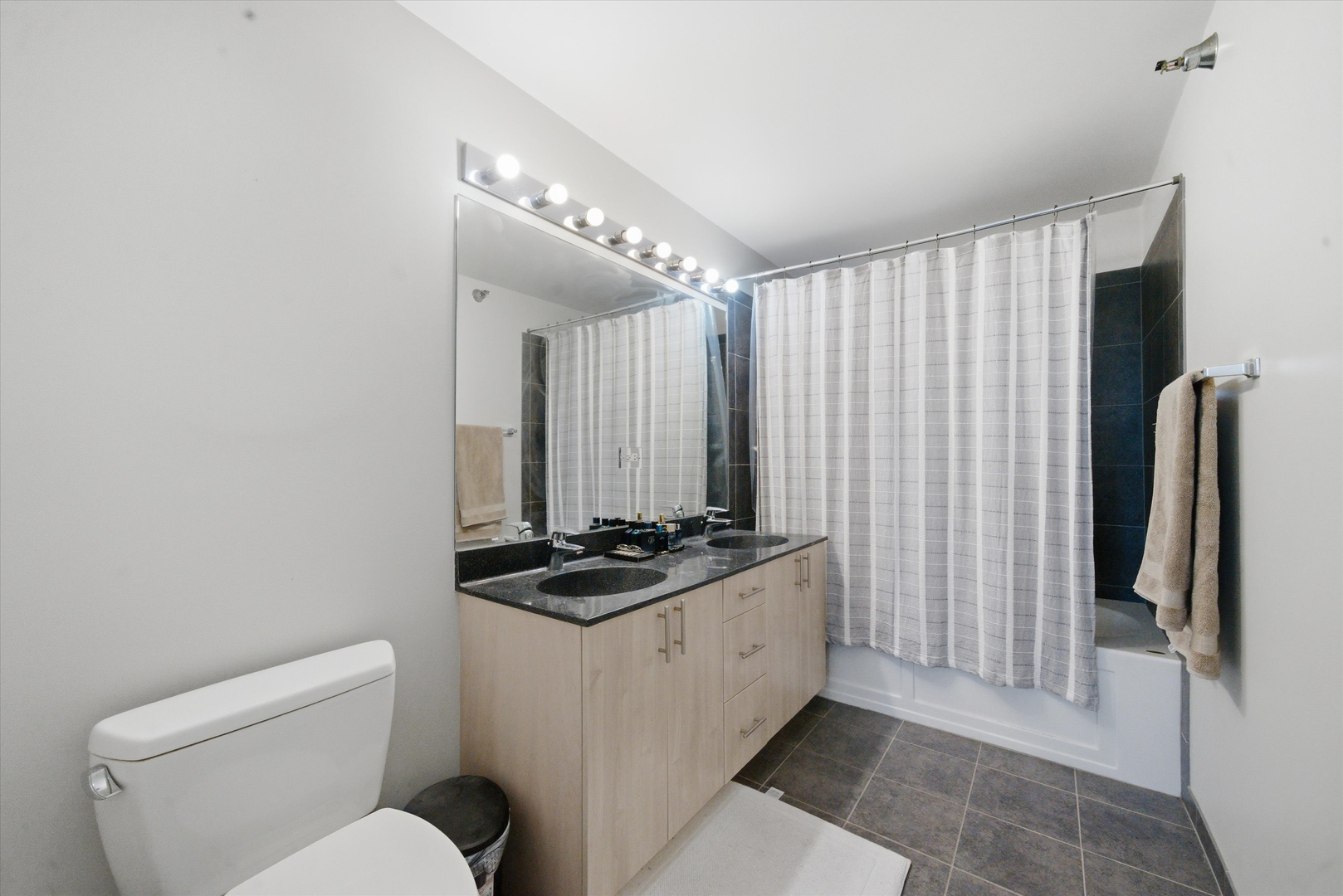 235 W Van Buren Street Unit: 2615
