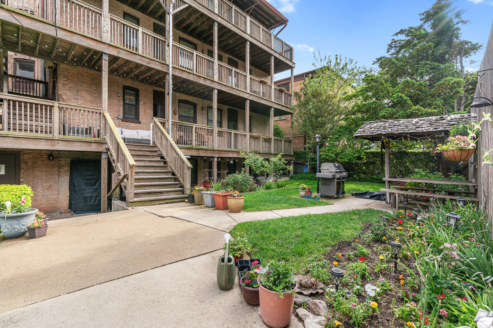 1048 W Byron Street Unit: 1E