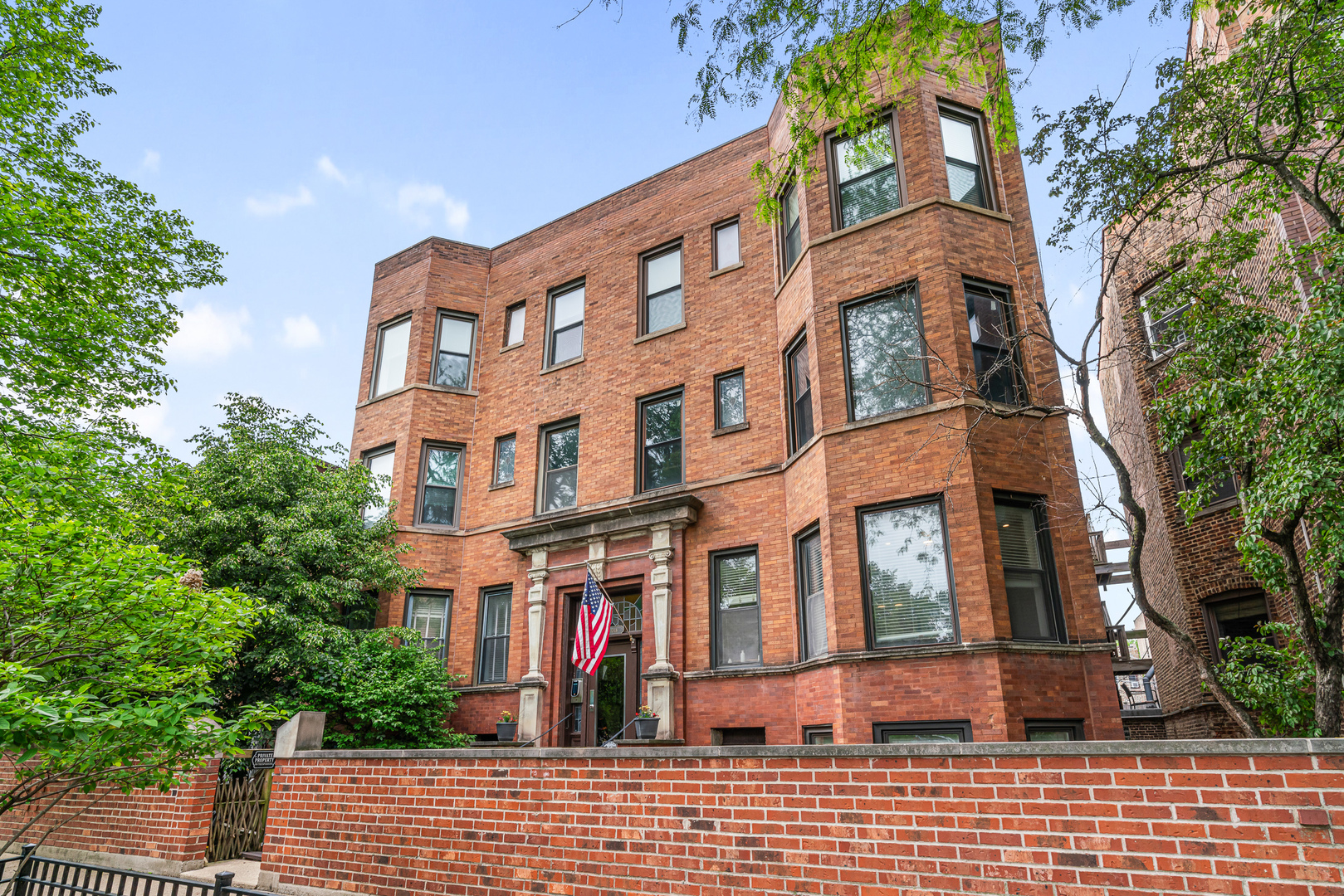 1048 W Byron Street Unit: 1E