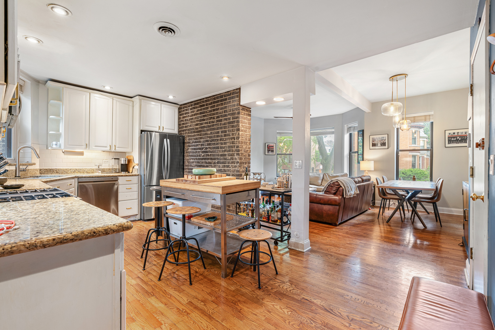 1048 W Byron Street Unit: 1E