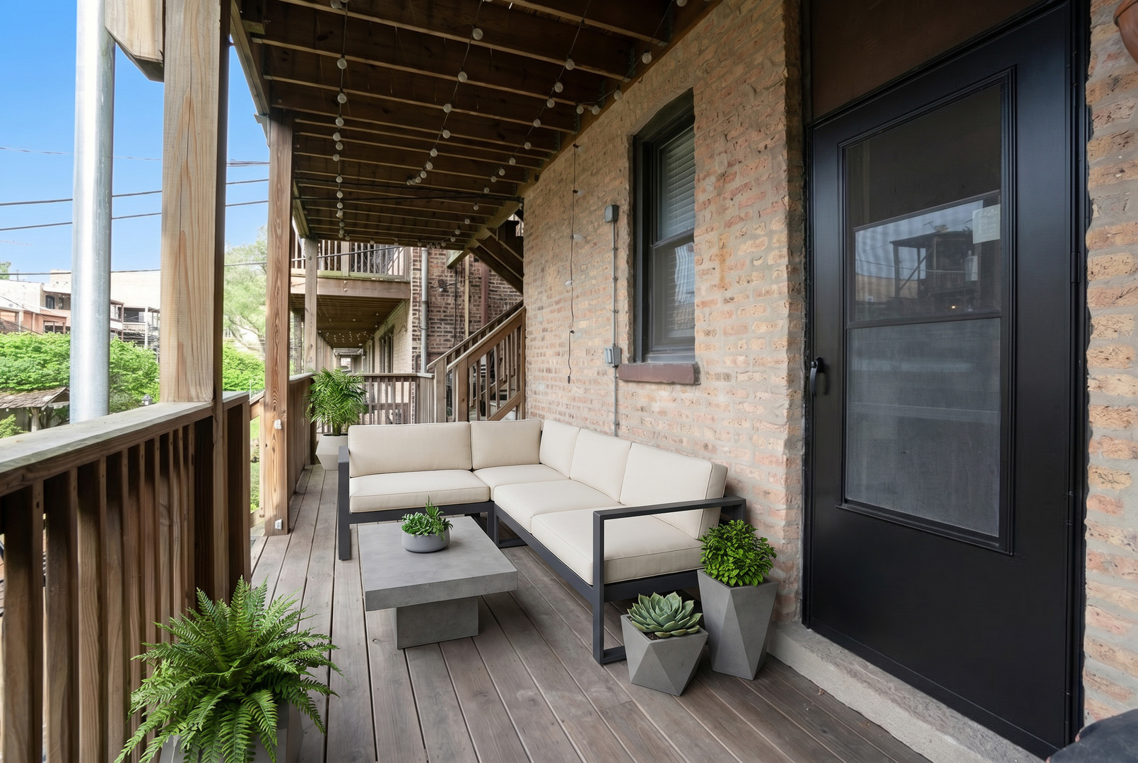 1048 W Byron Street Unit: 1E
