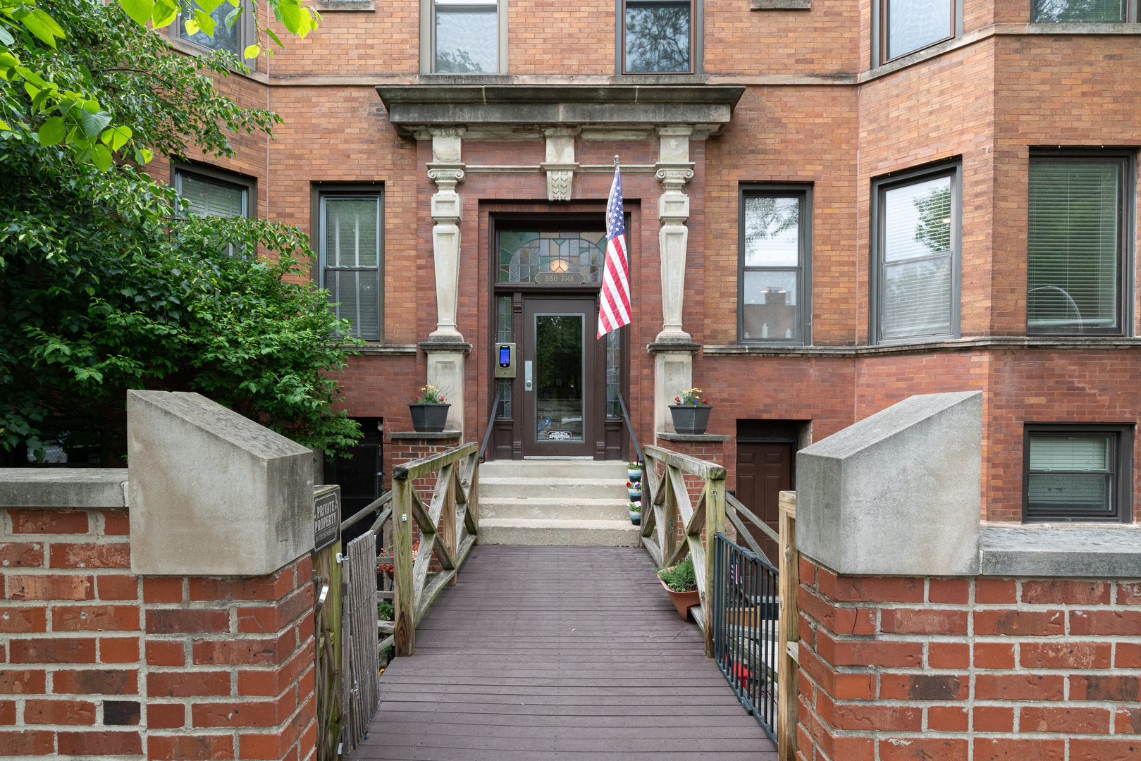 1048 W Byron Street Unit: 1E
