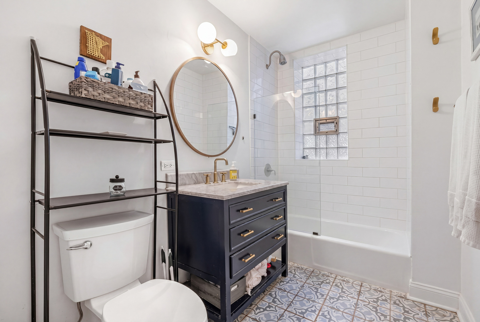 1048 W Byron Street Unit: 1E