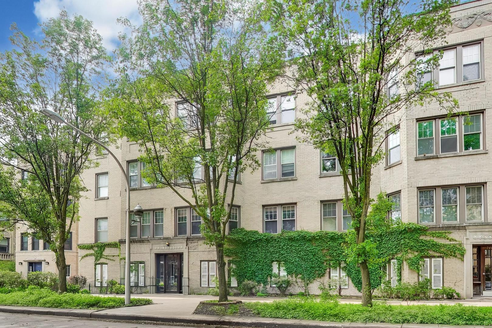 7400 N Seeley Avenue Unit: 3