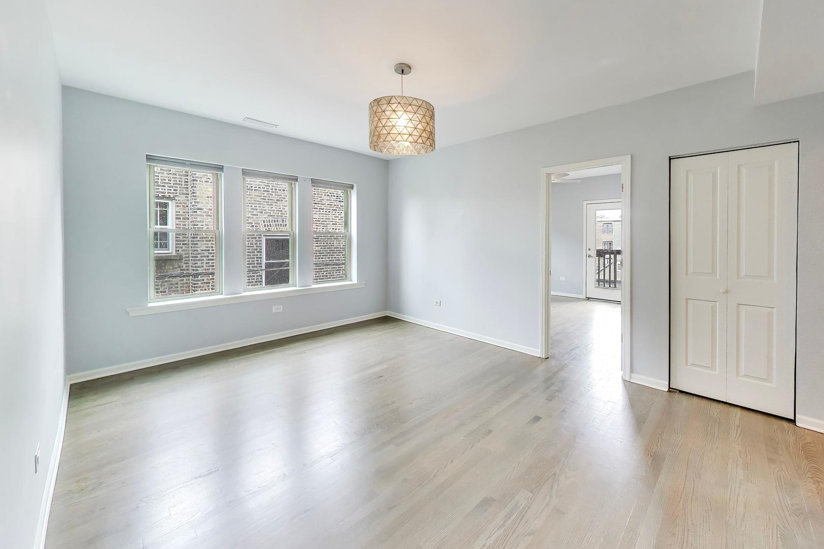 7400 N Seeley Avenue Unit: 3
