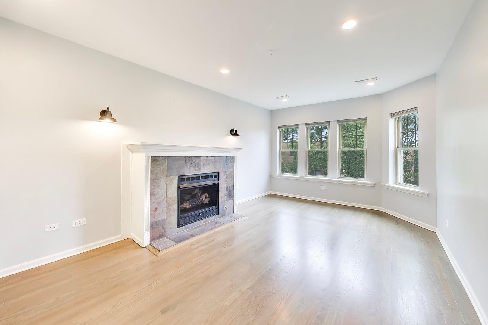 7400 N Seeley Avenue Unit: 3