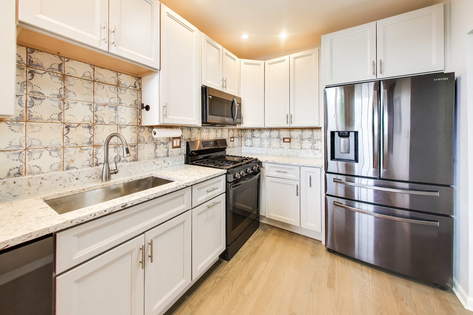 7400 N Seeley Avenue Unit: 3