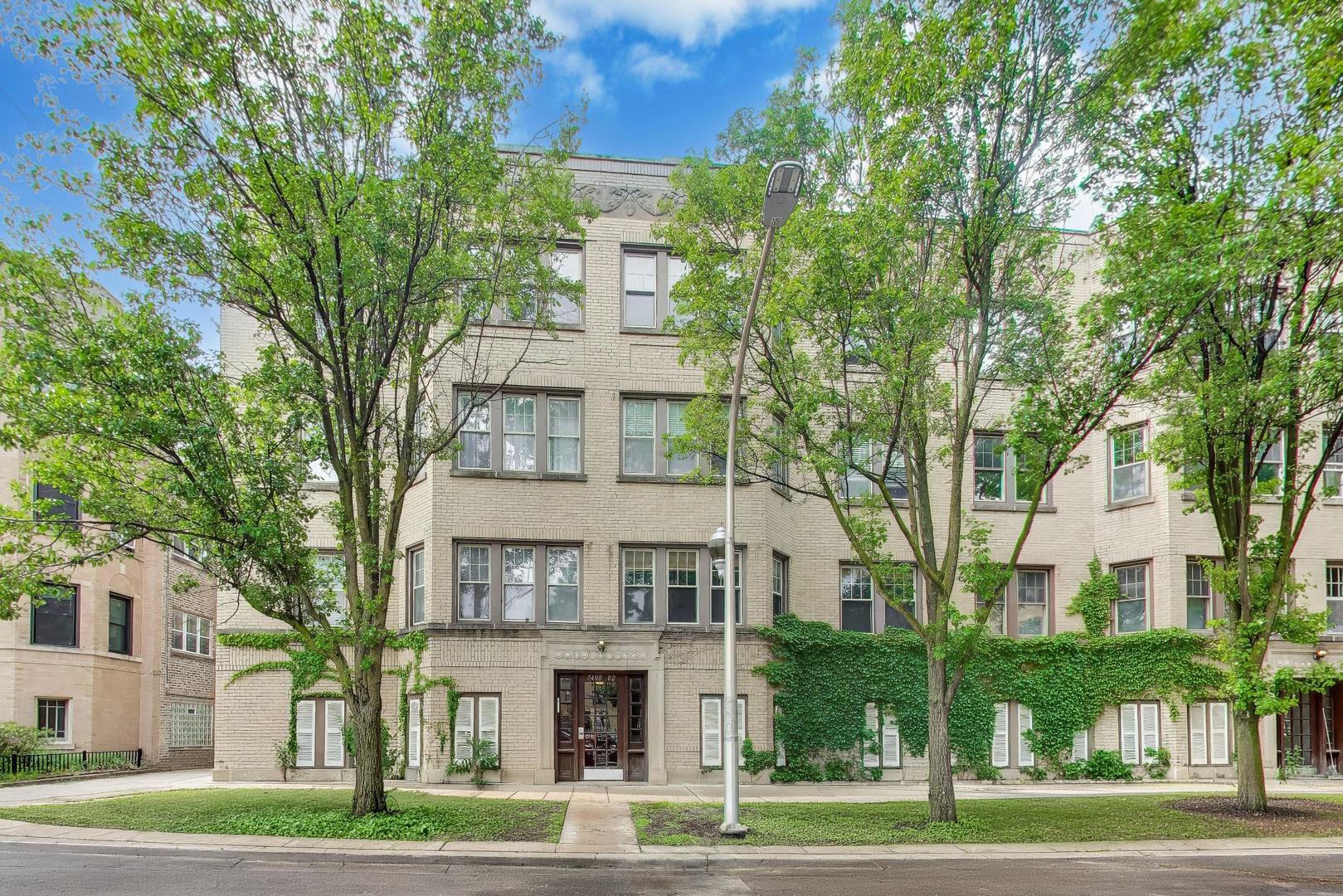 7400 N Seeley Avenue Unit: 3