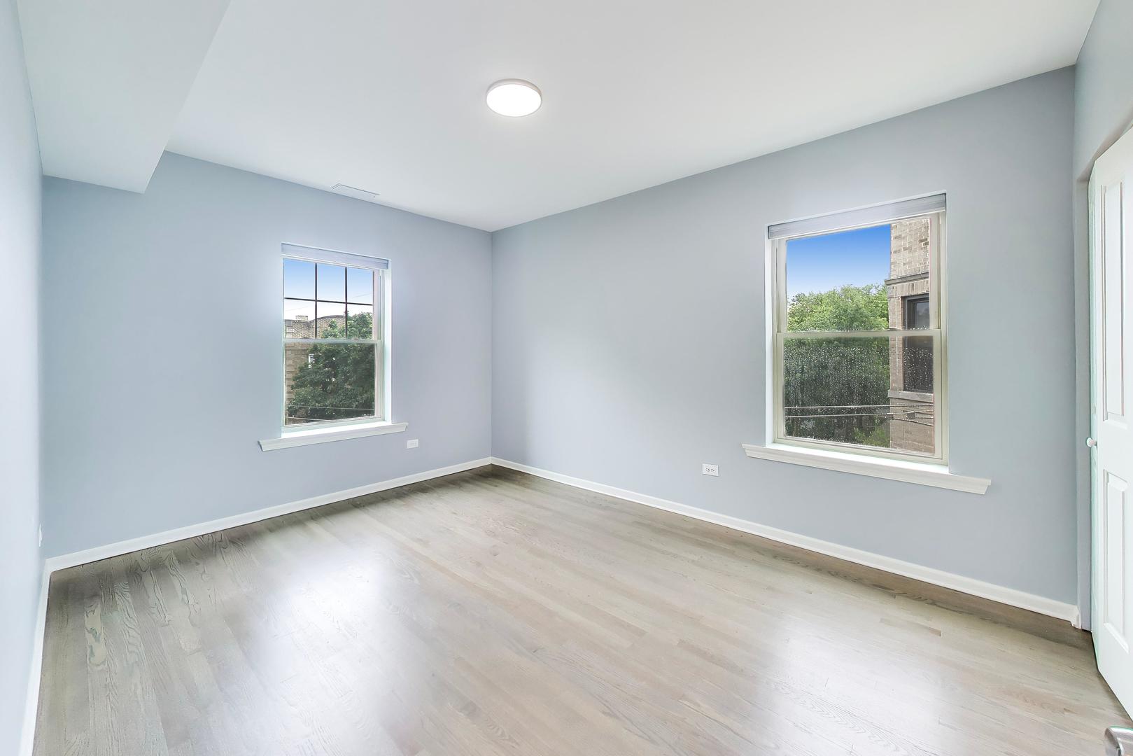 7400 N Seeley Avenue Unit: 3