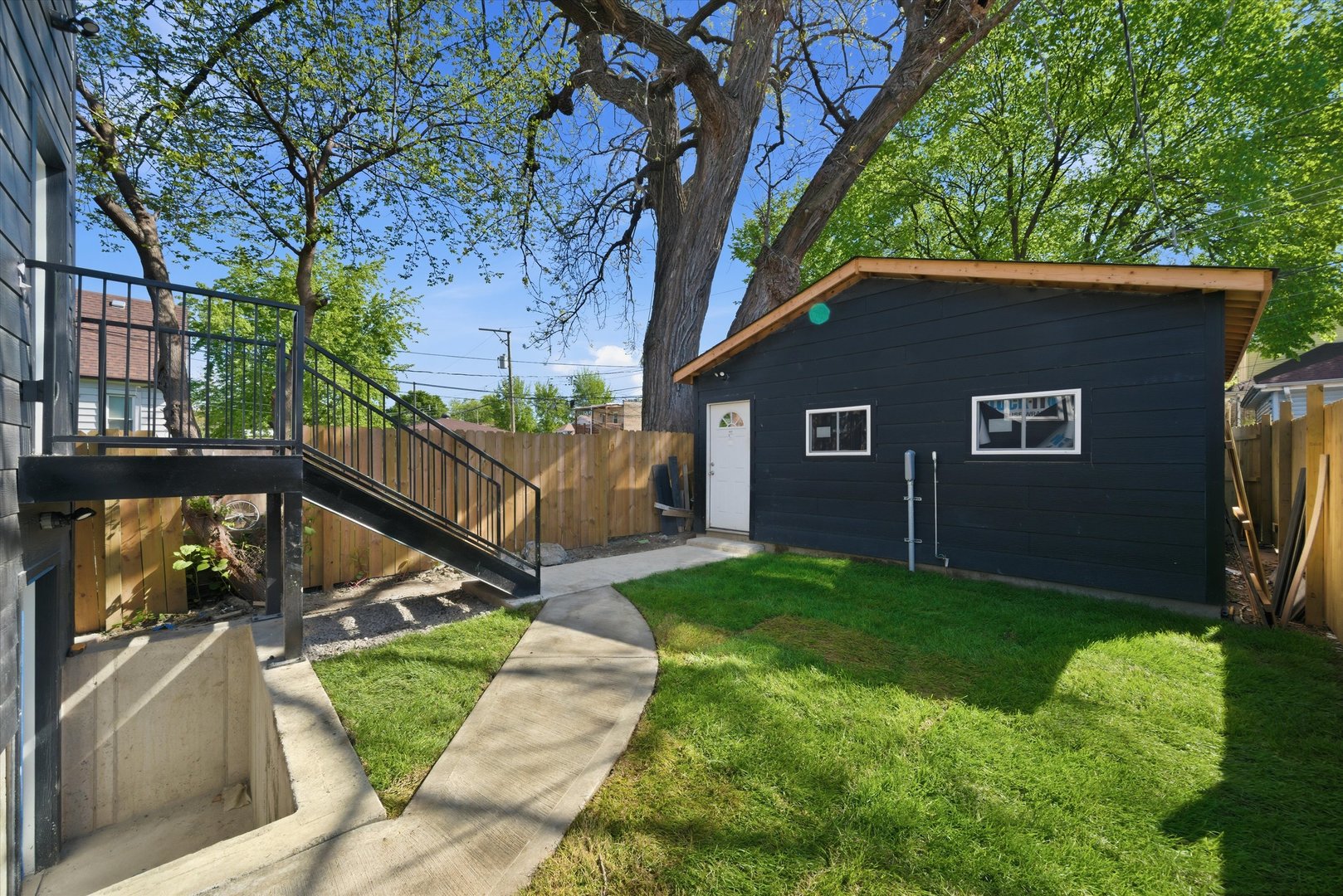939 N Harding Avenue