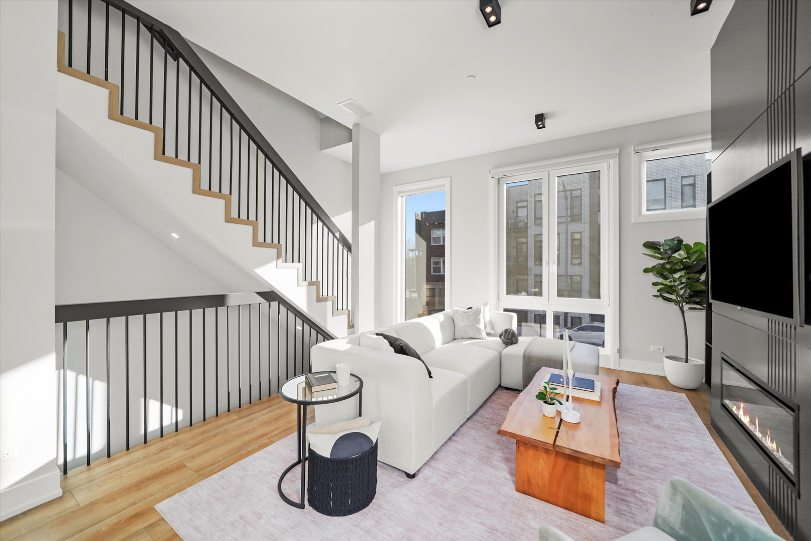 4232 W Belmont Avenue Unit: 5