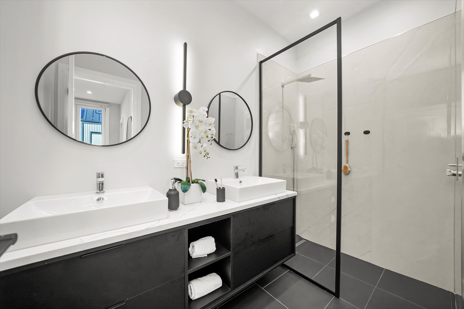 4232 W Belmont Avenue Unit: 5